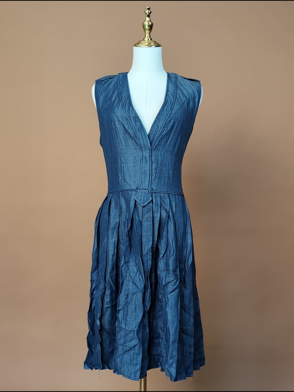 Chic Tommy Hilfiger Sleeveless Pleated Denim V-Neck Dress in Indigo Blue 10